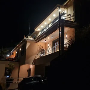 Villa da Rochinha bei Nacht